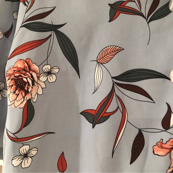 Floral Cropped Collared Top - Picture 2 of 4